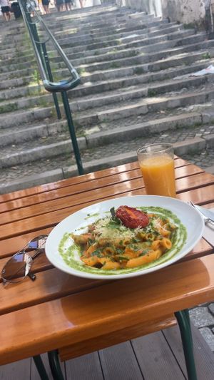 Une dinguerie. Tout est vegan! 🌱 🥕 🥑   at Organi Chiado in Lisbon