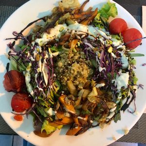 vegetable salad with quinoa  at Organi Chiado in Lisbon