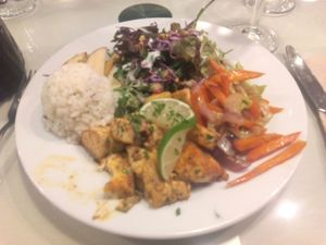 Curry tofu at Organi Chiado in Lisbon