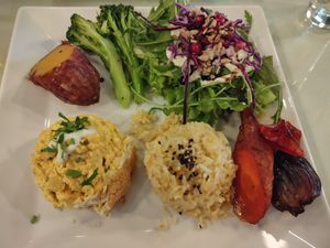 Versión con tofu de un plato típico de bacalhao at Organi Chiado in Lisbon