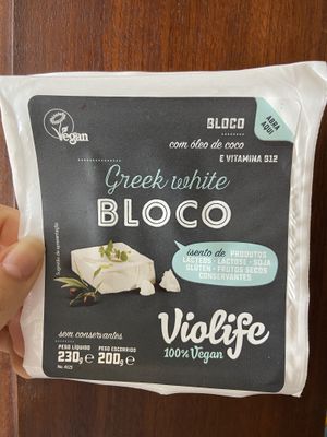 Bloco de queijo, derrete super bem no forno at EasyGreen Vegan Foodstore & Snack bar in Porto