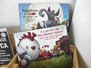 Books at EasyGreen Vegan Foodstore & Snack bar in Porto