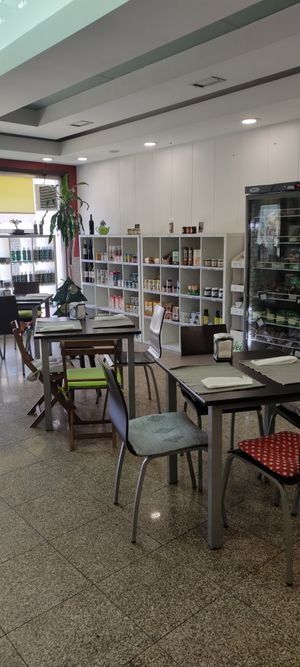 Sala de almoços  #Veganuary at EasyGreen Vegan Foodstore & Snack bar in Porto