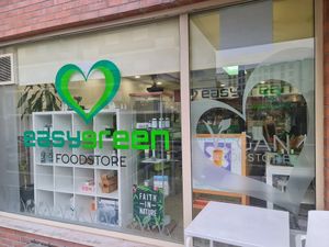 💚 at EasyGreen Vegan Foodstore & Snack bar in Porto