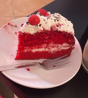 Vegan red velvet cake  at Saladas+ in Aveiro