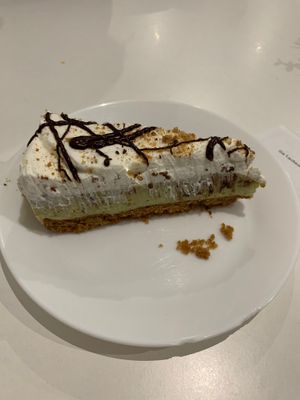Pistachio vegan cheesecake at Saladas+ in Aveiro