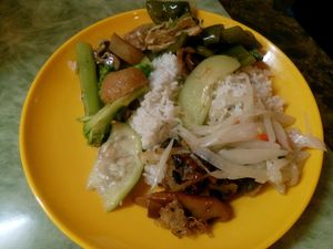 on more variation of rice with vegetables, tofu and seaweeds at Yan Yan SuShi in Guangzhou