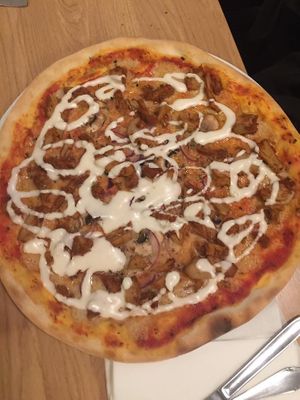 Grillad smak med vegan vitlökssås at Kungsgrillen in Vaxjo