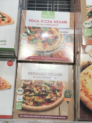 Vegan pizzas  at denn's Biomarkt in Freising