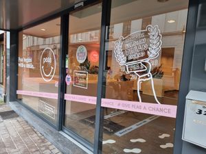 Again, we find a closed shop ... sold out @peas, would be nice if you announce this as a heads up on your social media, so people dont needlessly make the trip at Peas in Hasselt