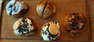 Citron lavande, spéculoos, Snickers, caramel at Peas in Hasselt