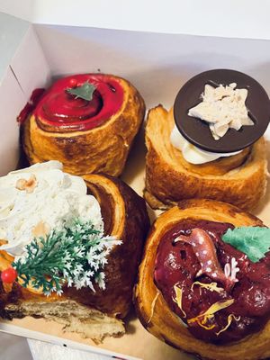 X-mas box vegan cinnamon rolls  #Veganuary at Peas in Hasselt