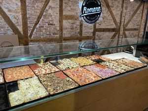 The various options (not all veg or vegan) at Romana Pizza in Lisbon