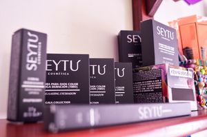 Marca de cosméticos Seytú que no experimentan en animales y que tienen algunos productos sin ingredientes de origen animal at Polaris Punto Verde  in Cali