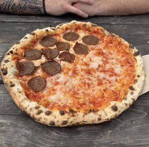 Half plain half pepperoni  at Floralia in Honolulu