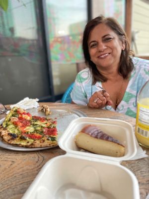 Pizza and cheesecake with a work a friend on the island at Floralia in Honolulu