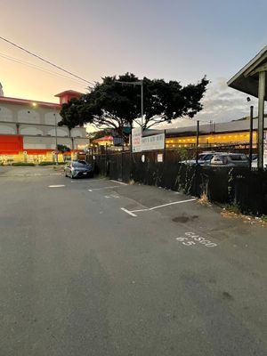 Doesn’t look like a pizza place from here. Go to the corner of street at Floralia in Honolulu