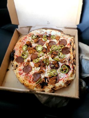 Custom pizza at Floralia in Honolulu