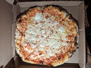 Cheese pizza at Floralia in Honolulu