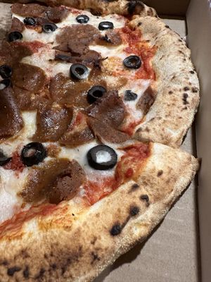 Pepperoni w/ black olives   at Floralia in Honolulu