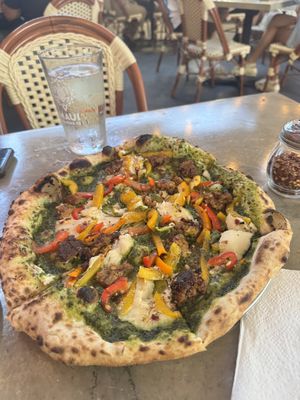 Pesto pizzaa  at Floralia in Honolulu