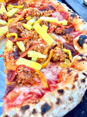 The Deluxe Pizza at Floralia in Honolulu