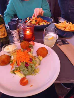 Vegan videekroketjes met frieten at Le Touquet in Oostende