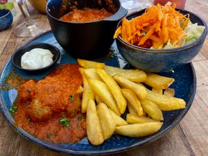 Vegan balletjes in tomatensaus at Le Touquet in Oostende