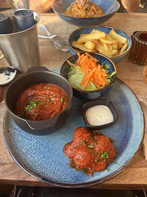 Vegan meatballs in tomato sauce with fries and vegan mayo (23,80€)   at Le Touquet in Oostende