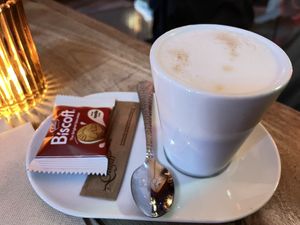 Cappuccino au lait d’avoine vegan 🌱 et Biscoff Vanille   at Le Touquet in Oostende