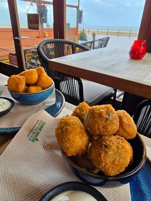 Cheese balls and seaweed balls as tapas at Le Touquet in Oostende