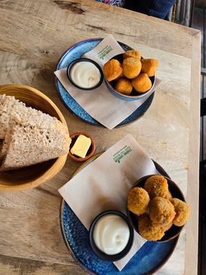 Cheese balls,and seaweed balls as tapas at Le Touquet in Oostende