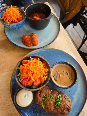 Balls in tomato sauce and seitan steak at Le Touquet in Oostende
