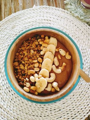 Chocolate & Peanut Butter Smoothie Bowl at Green Leaf Cafe in Jemuluk