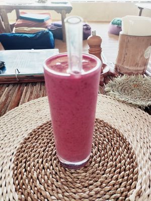 Mixed Berry & Coconut Milk at Green Leaf Cafe in Jemuluk