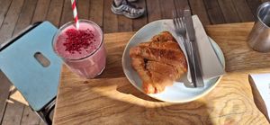 Smoothie + rare bit at The Fields Beneath - Kentish Town in North West London