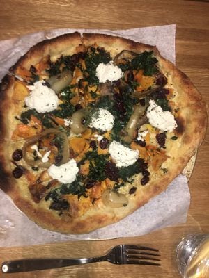 butternut squash pizza w almond riccota! SO GOOD at True Food Kitchen in Chicago