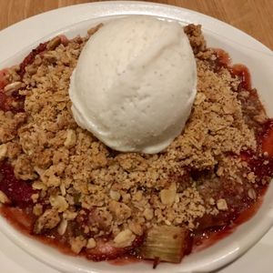 vegan strawberry rhubarb crumble with vegan ice cream at True Food Kitchen in Chicago