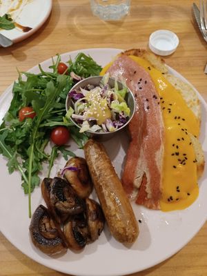 Combinado vegano at Chillin' Cafe in Madrid