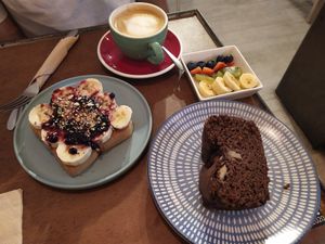 Brunch at Chillin' Cafe in Madrid