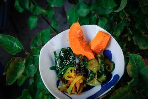 Otumami: calabaza + espinaca con sésamo + nabos + pepino agridulce at Chillin' Cafe in Madrid