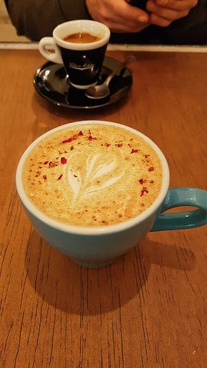 Chai latte with rose at Chillin' Cafe in Madrid