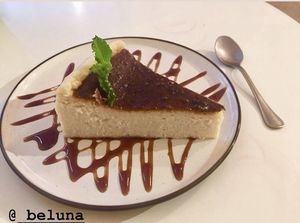 El mejor cheesecake ♥️ at Chillin' Cafe in Madrid