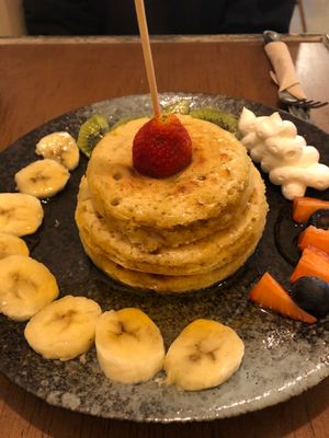 Pancakes with fruit at Chillin' Cafe in Madrid