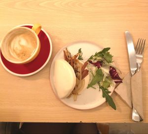 Bao with vegan ham and flat white at Chillin' Cafe in Madrid