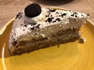 Oreo cake at Chillin' Cafe in Madrid
