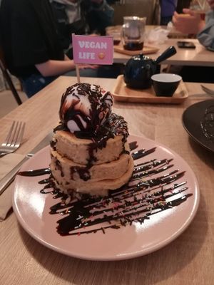 Chocolate and vanilla ice cream pancakes at Chillin' Cafe in Madrid