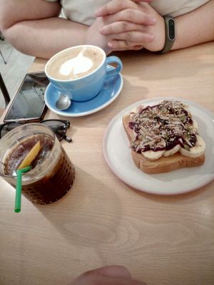 Breakfast on Chilling Café :) at Chillin' Cafe in Madrid