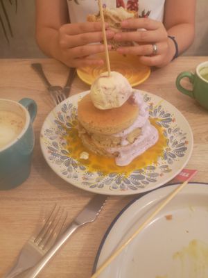 Mango pancakes yum!! at Chillin' Cafe in Madrid