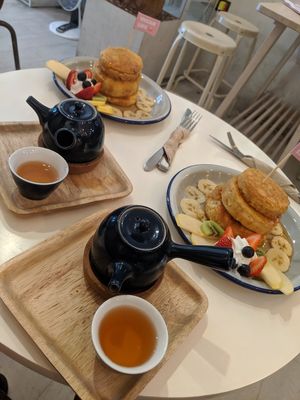 Black teas and pancakes with fruit and cream. So delicious! at Chillin' Cafe in Madrid